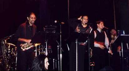 BERLIN Dec.19, 2000 - Is that Marrón singing??  Oh god... make it stop....!!